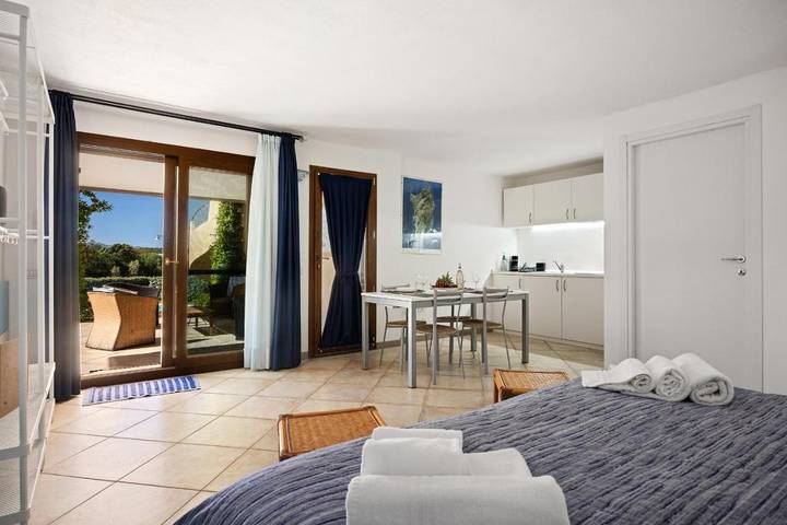 B&b per 2 persone, con Balcone e Terrazza nonché Giardino e Piscina a Pittulongu