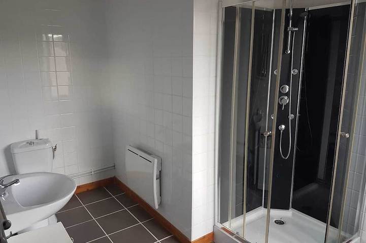Gîte pour 2 personnes, avec terrasse à Marcenat - 3