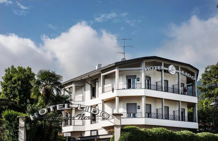 Hôtel, avec Balcon et Jardin ainsi que Piscine et Vue