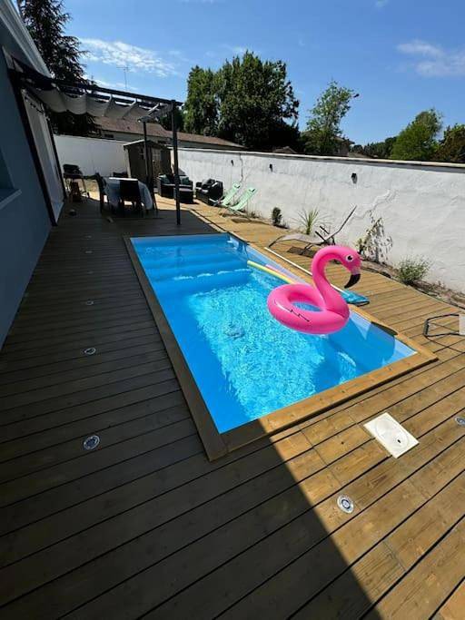 Location de vacances pour 6 personnes, avec jardin ainsi que terrasse et piscine à Saint-Jean-d'Illac - 3
