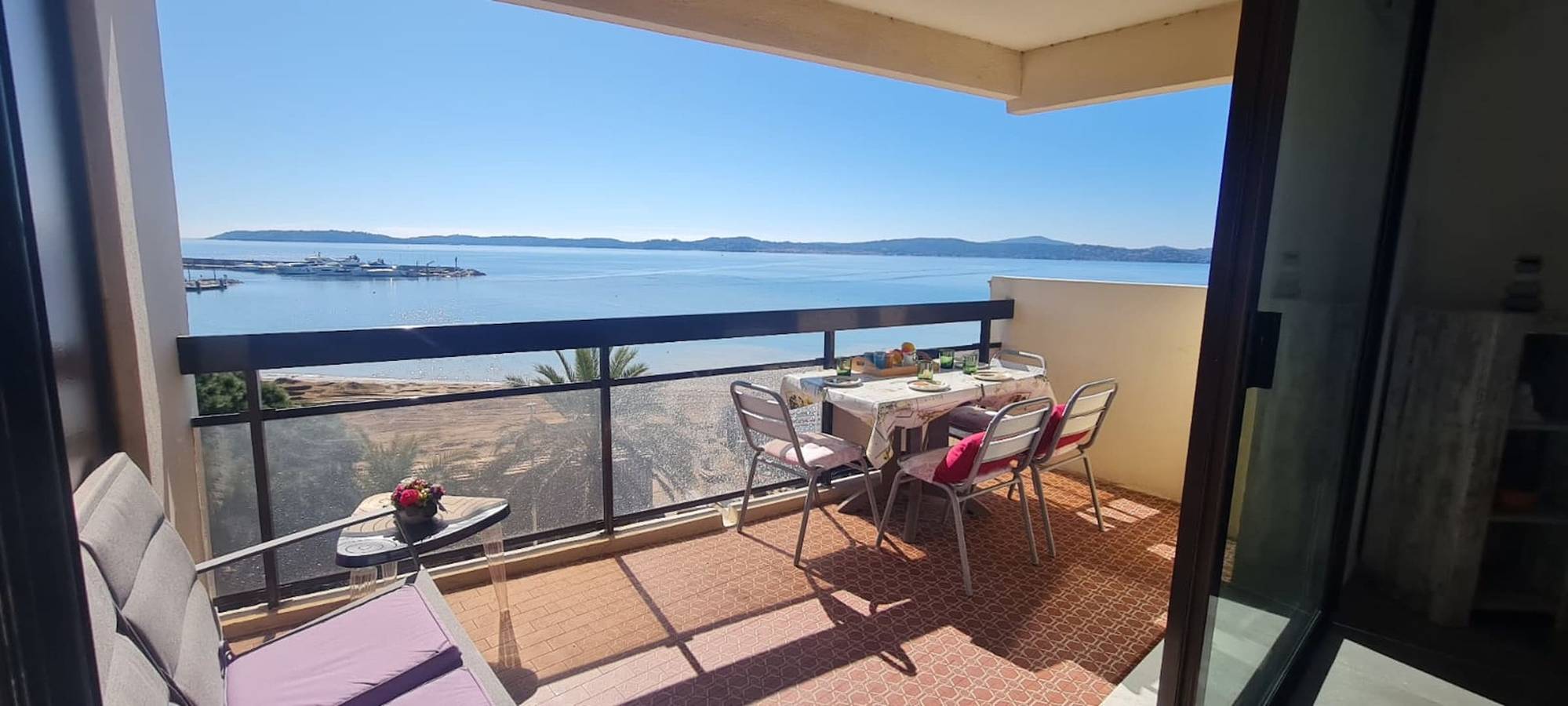 Entire apartment, 1 bedroom apartment - sea view in Sainte-Maxime, Mediterranean Coast (France)