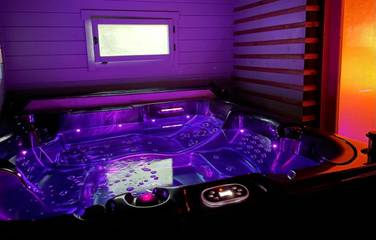 Gîte pour 2 personnes, avec jacuzzi à Eyguières