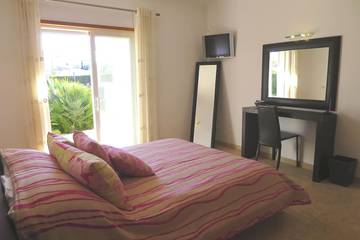 Villa for 8 People in Luz, Faro District, Photo 2