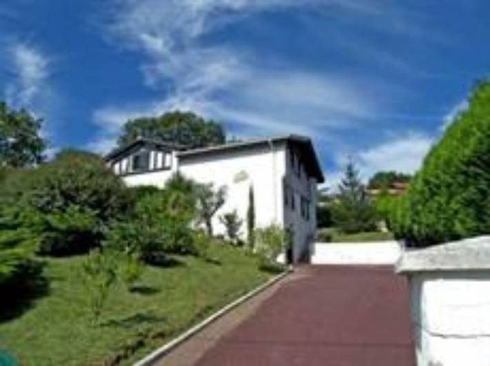 Gîte pour 8 personnes, avec terrasse et jardin