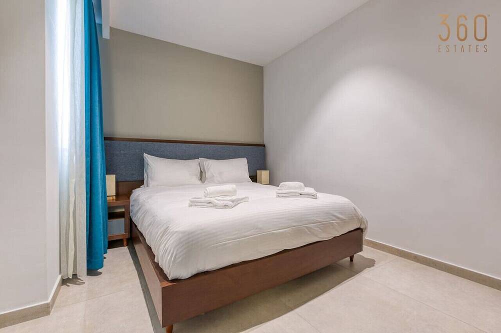 Entire apartment, Modern 2Br home with pool access & Wifi in Swieqi in San Giljan, Malta Island