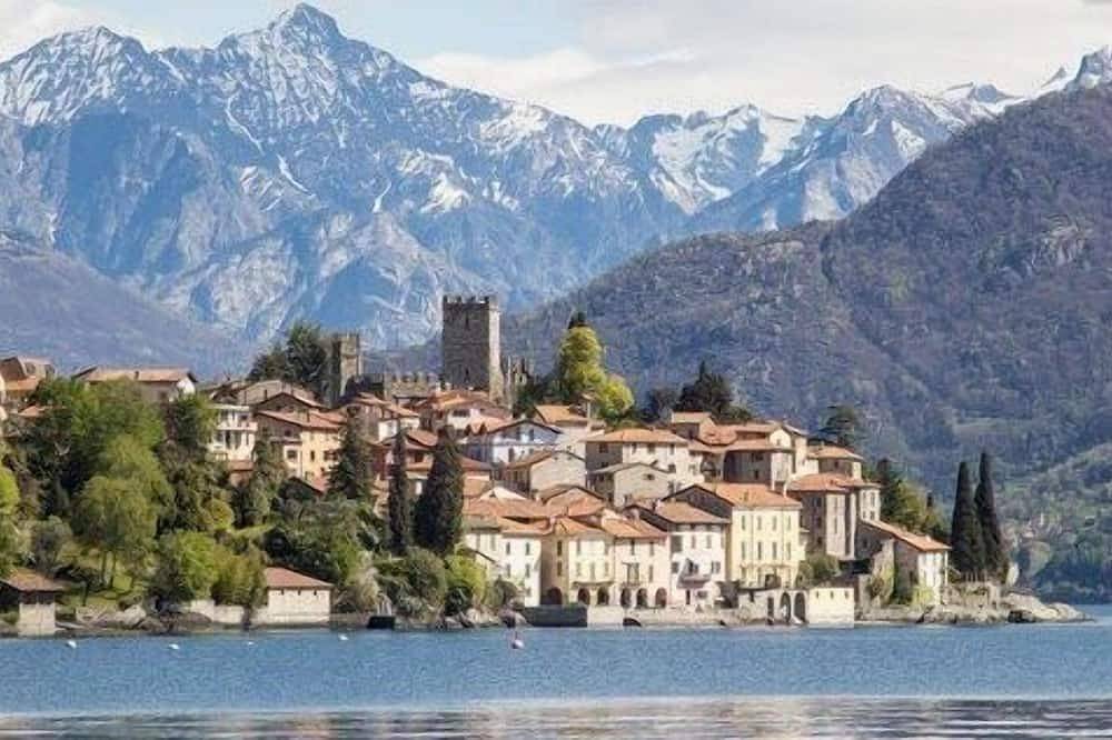 Ganze Wohnung, Erstaunlich & Neue Wohnung Schlossplatz - Lake View & Internet Wi-Fi kostenlos in Santa Maria Rezzonico, Comune di San Siro