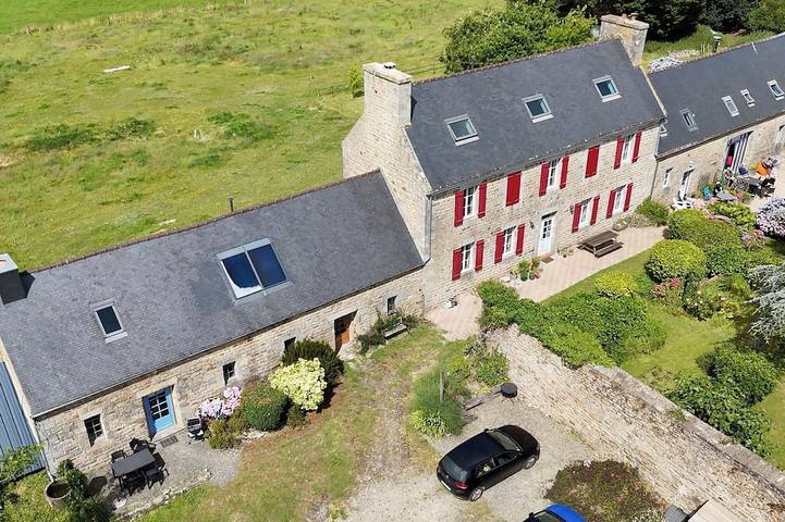 Gîte pour 4 personnes, avec jardin et terrasse à Ploubezre - 3