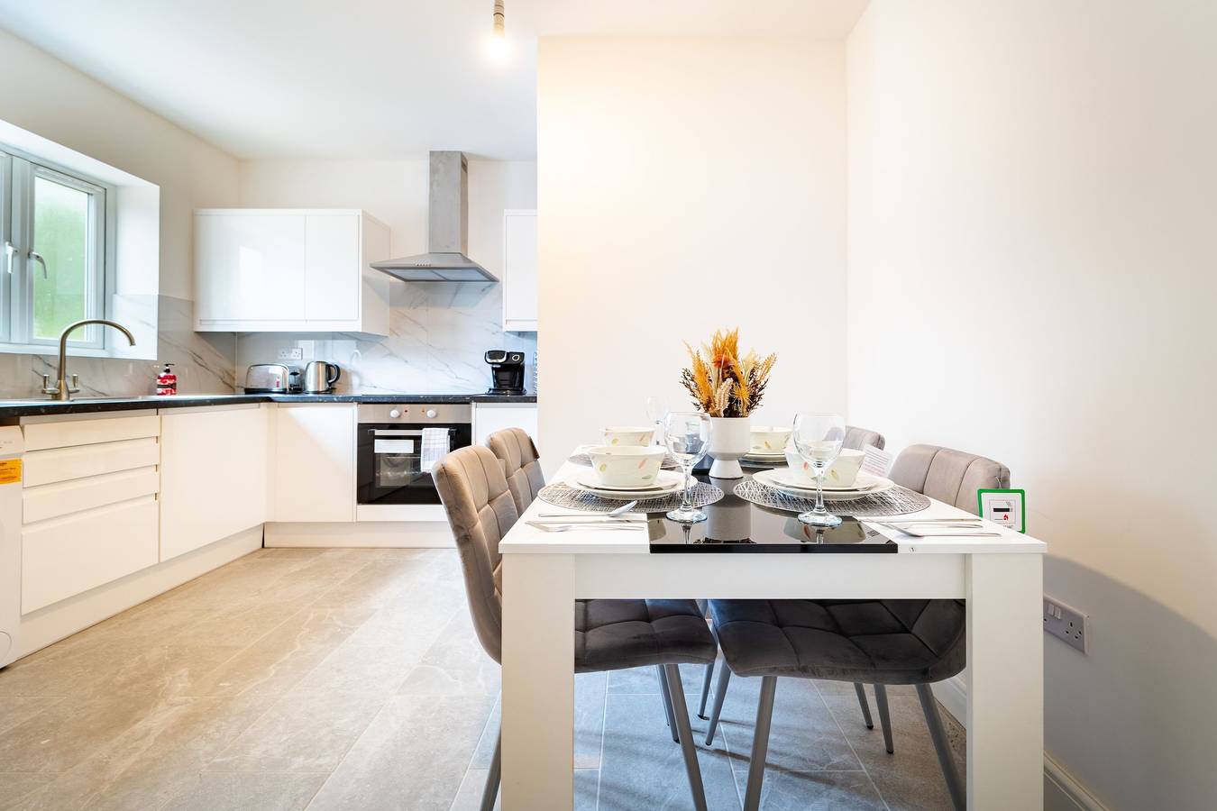 Lux 2Bdr Flat Near Ltn Airport/City Centre in Luton, Chiltern Hills