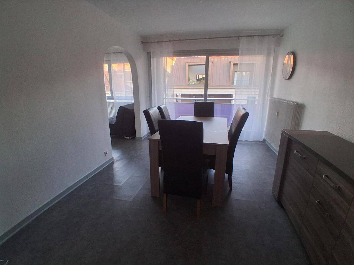 Appartement entier, Two-Bedroom Apartment in Évian-les-Bains, Région de Thonon-les-Bains