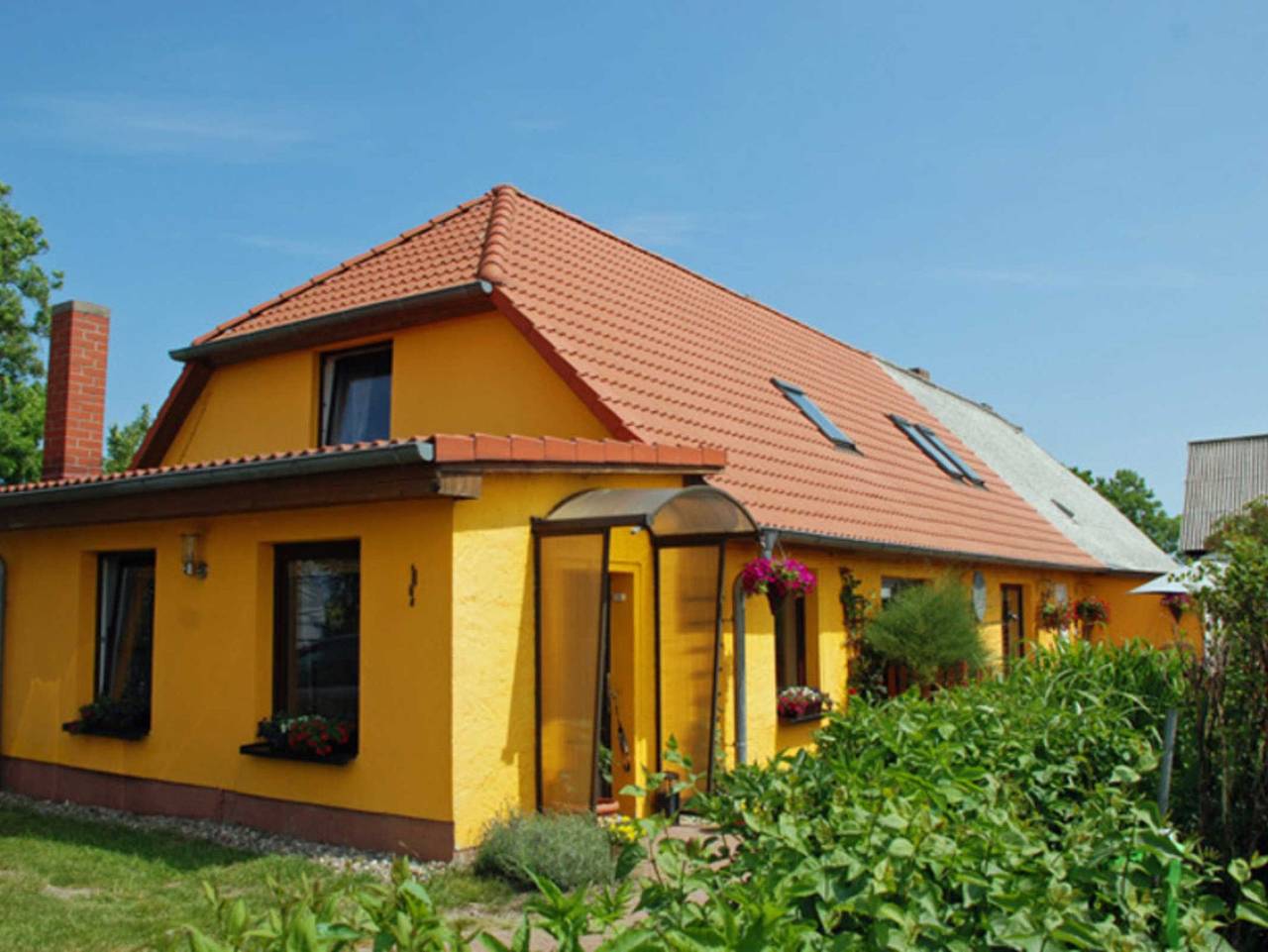Ganze Ferienwohnung, Ferienwohnungen in Lipsitz auf Rügen - Ferienwohnung Mohnblume mit Kamin und Terrasse in Thesenvitz, Bergen auf Rügen