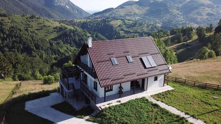 Villa pour 8 personnes, avec Balcon et Terrasse ainsi que Jardin et Vue en Roumanie