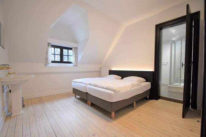Villa pour 30 personnes, avec sauna et jacuzzi ainsi que jardin et balcon, animaux acceptés à Spa - 2