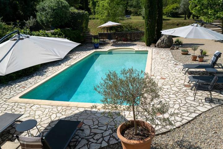 Gîte pour 5 personnes, avec Terrasse et Jardin ainsi que Piscine et Vue à Saint-André-de-Cruzières - 4