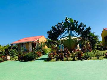 Location de vacances pour 3 personnes, avec jardin ainsi que piscine et vue dans Saint-Louis (Marie-Galante)