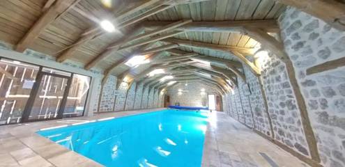 Maison d’hôte pour 8 personnes, avec jardin ainsi que vue et piscine à Montregard