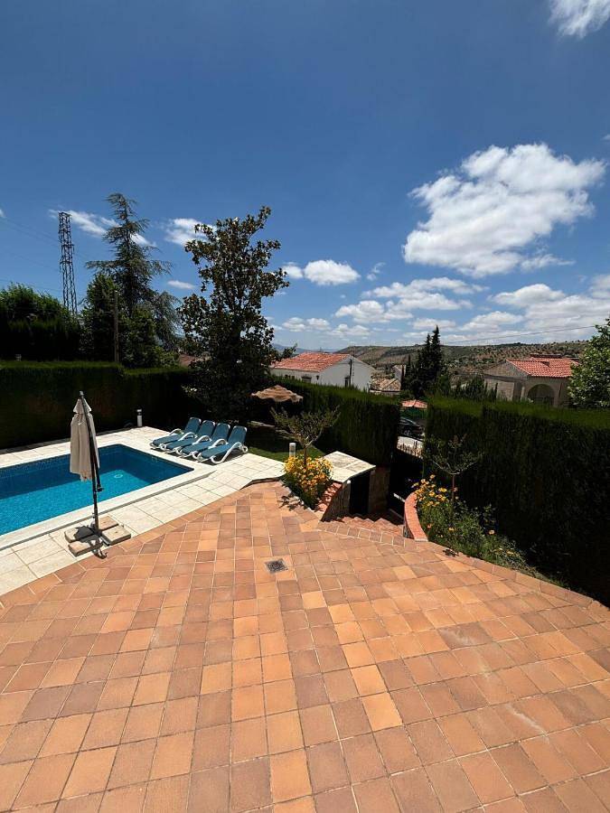 Apartamento para 11 personas, con jardín y piscina, Se admiten mascotas en Huétor Santillán
