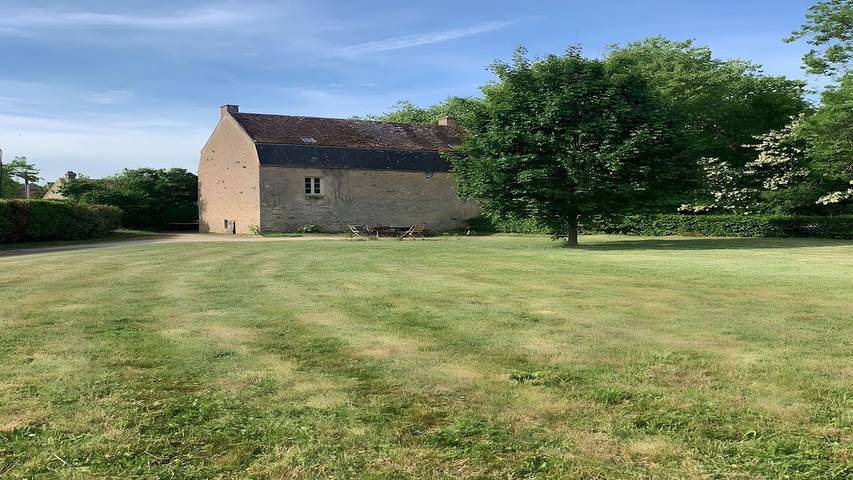 Location de vacances pour 10 personnes, avec jardin à Vault-de-Lugny