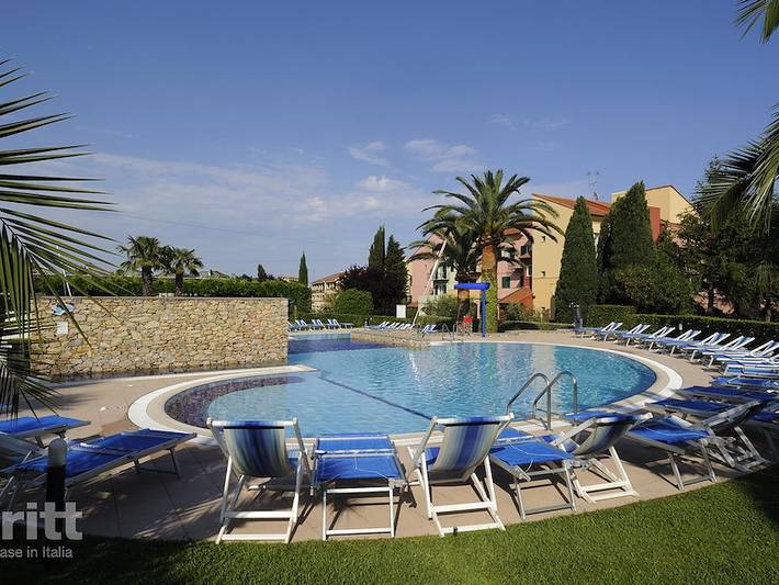 Location de vacances pour 4 personnes, avec terrasse ainsi que jacuzzi et balcon/terrasse à Loano - 3