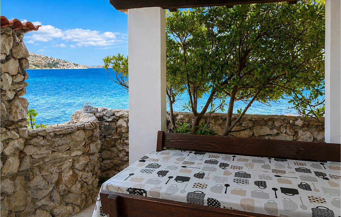 Ganze Ferienwohnung, Ferienwohnung mit Meerblick, WLAN und Parkplatz, 800 m vom Strand entfernt in Pag