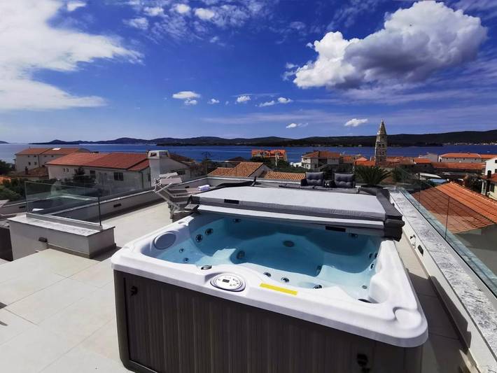 Villa pour 12 personnes, avec piscine et jardin ainsi que sauna et vue à Turanj - 2