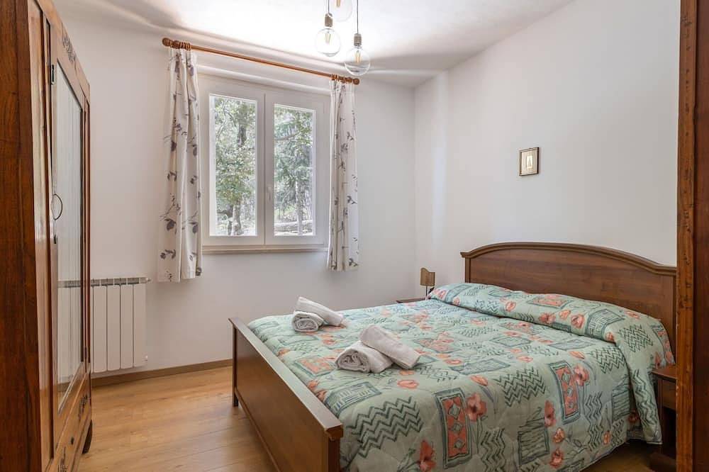 Bellissima villa indipendente per 8 persone con Wifi, Tv, terrazza e parcheggio in Linguaglossa, Etna