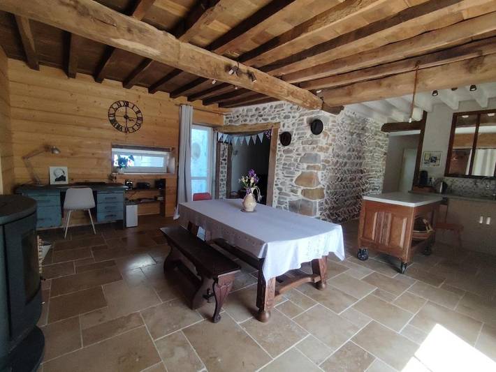 Location de vacances pour 4 personnes, avec jardin et terrasse à Précilhon
