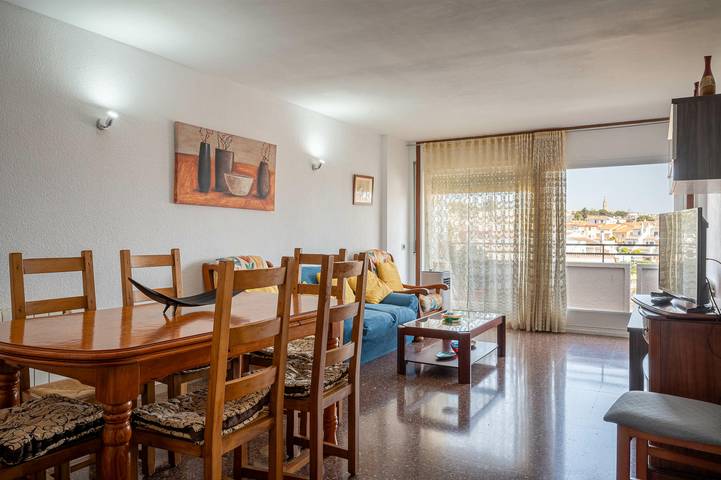 Appartement entier, At081 Atlàntic: Appartement de 3 chambres à 12 minutes à pied de la plage d'Els Muntanyans. Il dispose de la climatisation, d'une piscine et d'un parking. in Torredembarra, Costa Dorada