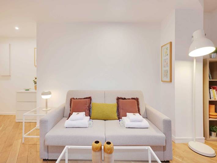 Appartement entier, Bright, modern studio for 2P - La Défense in Courbevoie, Hauts-de-Seine