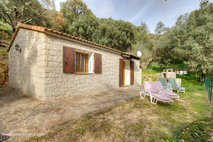 Gîte pour 4 personnes, avec Terrasse ainsi que Jardin et Vue