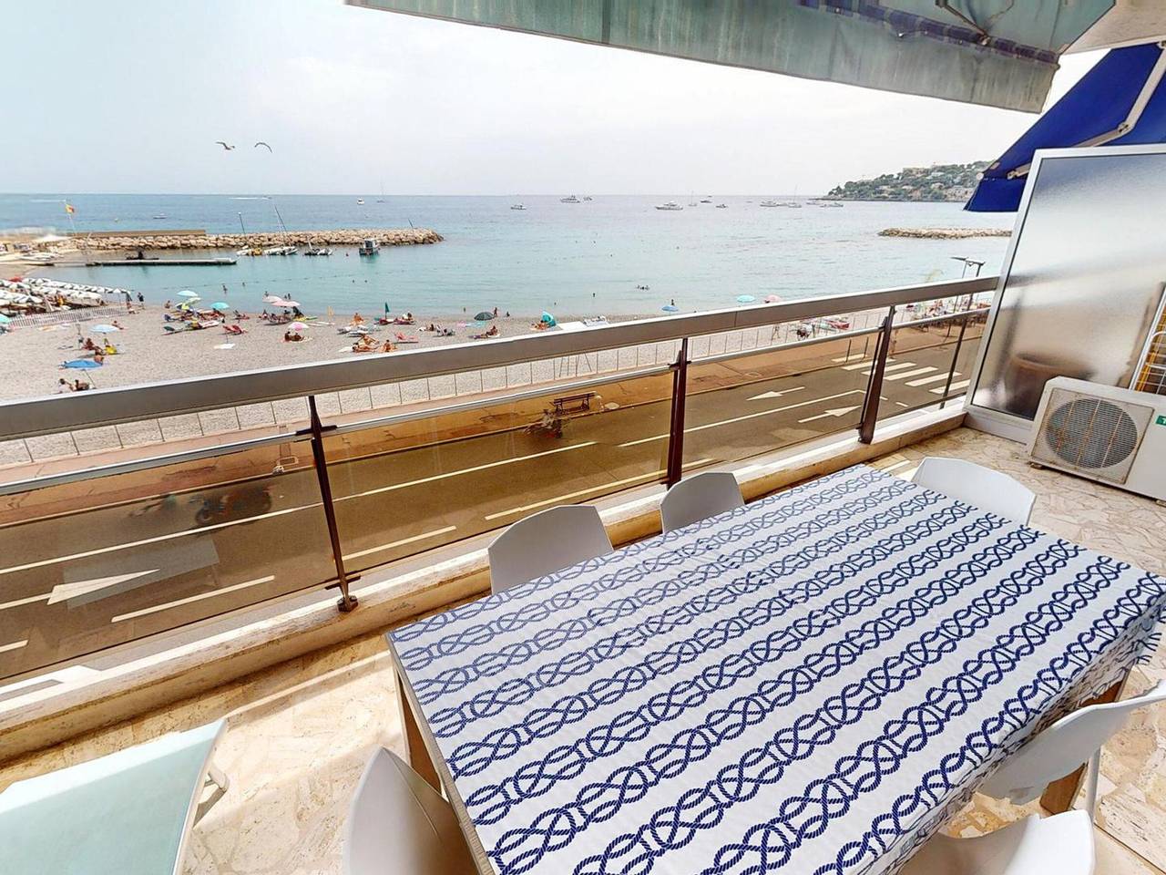 Apartamento entero, Apartamento con aire acondicionado y parking frente al mar in Roquebrune-Cap-Martin, Costa mediterránea (Francia)