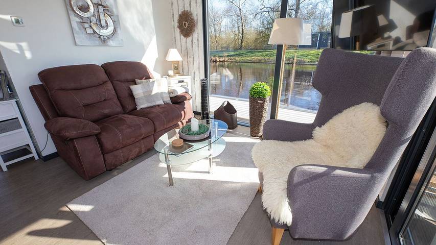 Ferienhaus für 4 Personen, mit Terrasse und Sauna sowie Seeblick und Pool in Bad Bederkesa