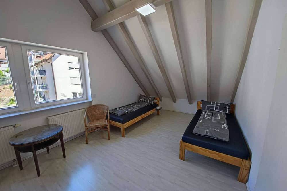 Ganze Wohnung, 3Zkb 130\"Laser Projektor Sound Balkon 2 Stellplätze in Waldbronn, Nordschwarzwald