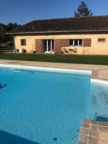 Gîte pour 2 personnes, avec piscine ainsi que terrasse et jardin, animaux acceptés à Cudos