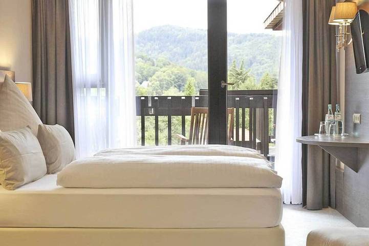 Ferienwohnung für 2 Personen, mit Sauna und Garten in Bad Herrenalb