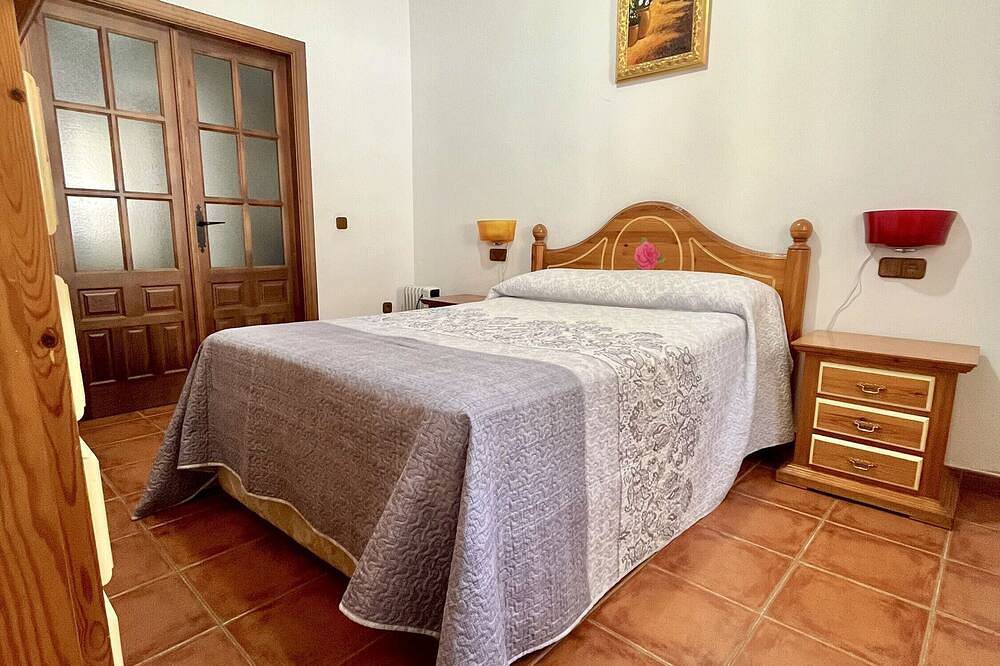 Holiday Home 'Finca Rural Mazuqueto' with Mountain View, Private Pool and Wi-Fi in Jubrique, Málaga Province