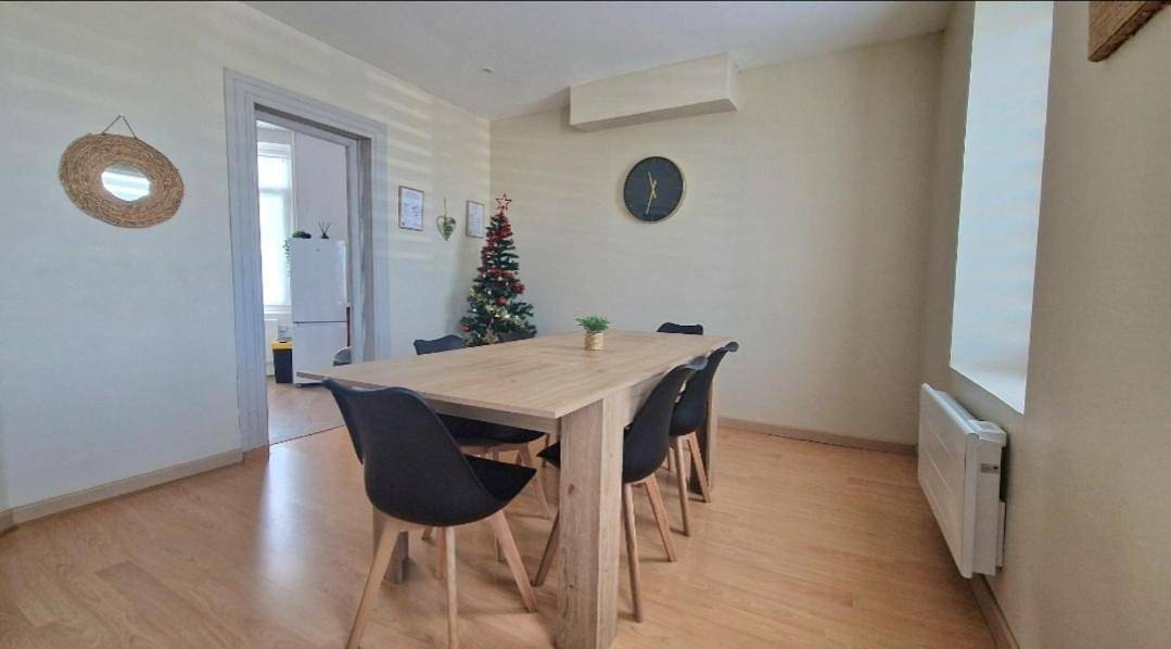 Proche Nausicaa, gare & remparts, spacieuse maison 3 chambres, cour privée, parking gratuit, Adaptée aux vélos in Boulogne-sur-Mer, Région de Boulogne-sur-Mer