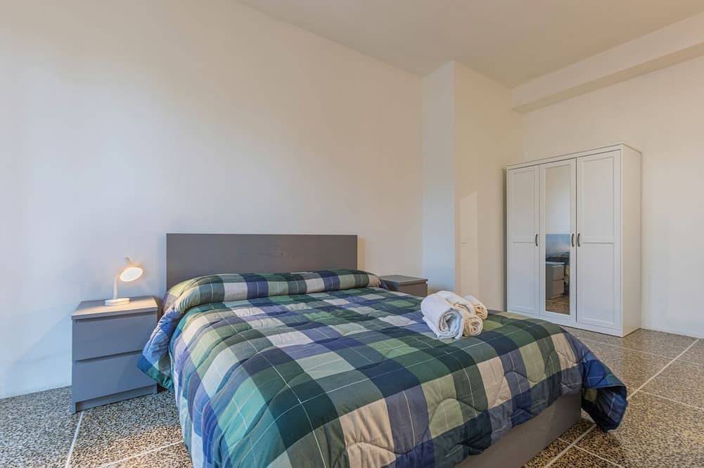Ganze Wohnung, Guesthost - Cozy 70 mq apartment, perfect for two people, located on the sixth floor of a building with lift (Not suitable for disabled people).The accommodation is located within the San Donato district, in a strategic position close to the Bologna Fair in Bologna, Bologna Provinz