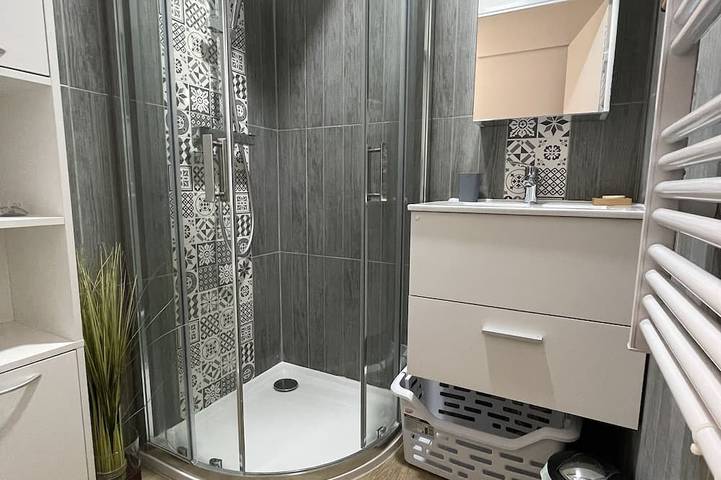 Appartement entier, Appartement T2, Boxe privée, pour 4 pers, WIFI, Piscines, Tennis, Pétanque in Antibes, Côte méditerranéenne (France)