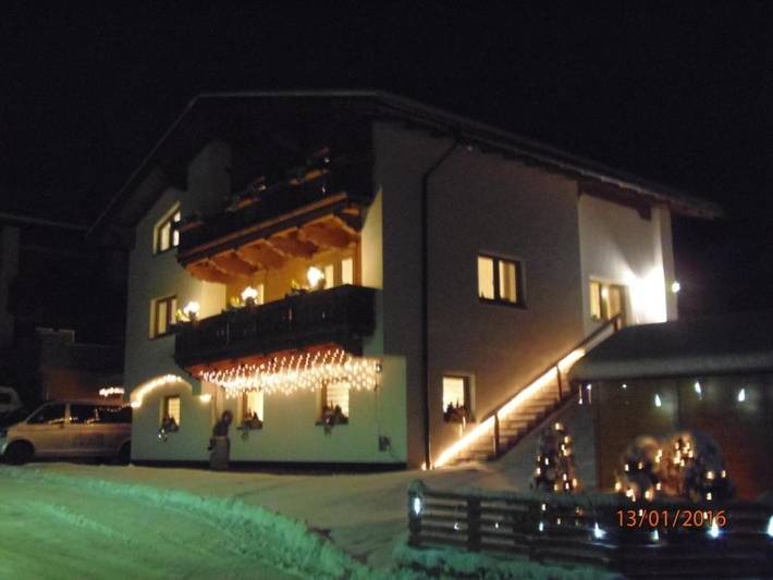 Ferienwohnung für 10 Personen, mit Balkon und Terrasse sowie Garten und Ausblick in See