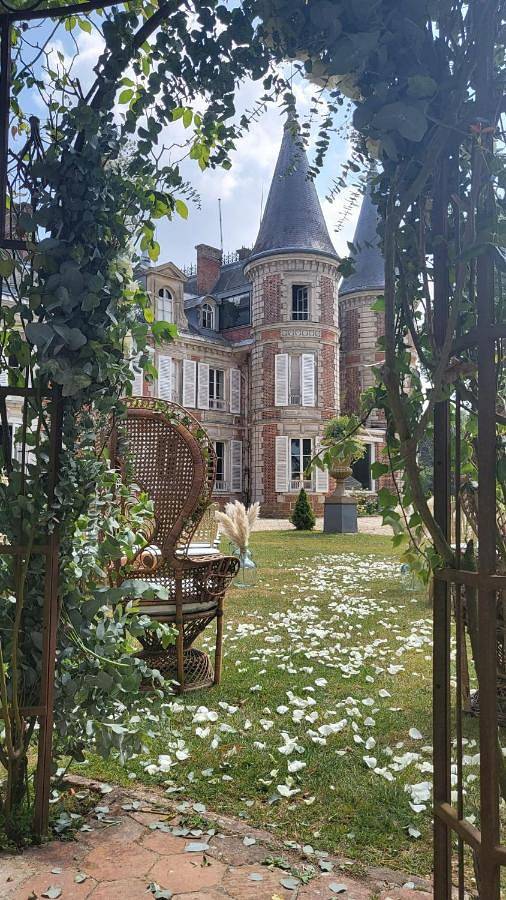 Double Room with Private Bathroom in Fontenay-Trésigny, Seine-et-Marne