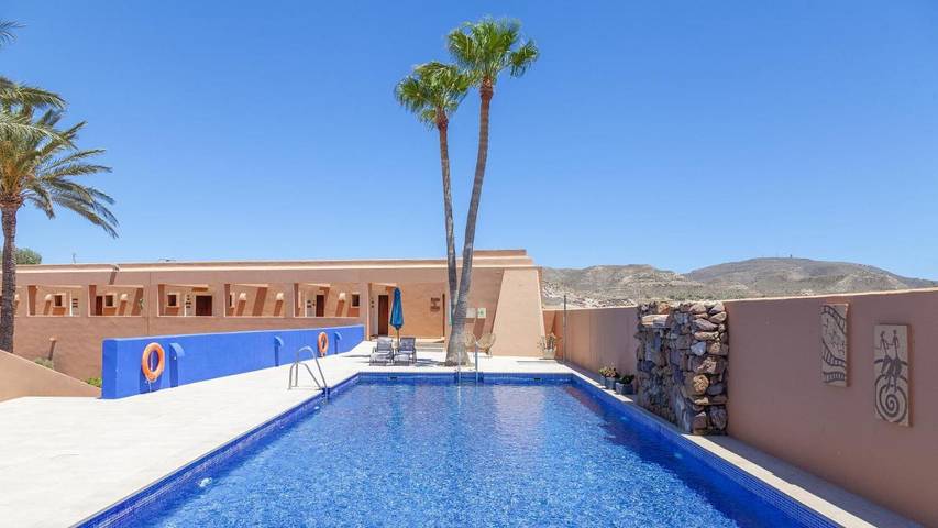 Apartamento para 2 personas, con jacuzzi y jardín además de sauna y piscina en Cabo de Gata