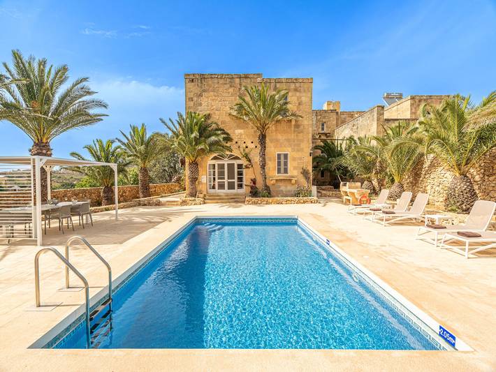 Ferienhaus für 7 Personen, mit Meerblick und Balkon sowie Garten und Pool auf Malta