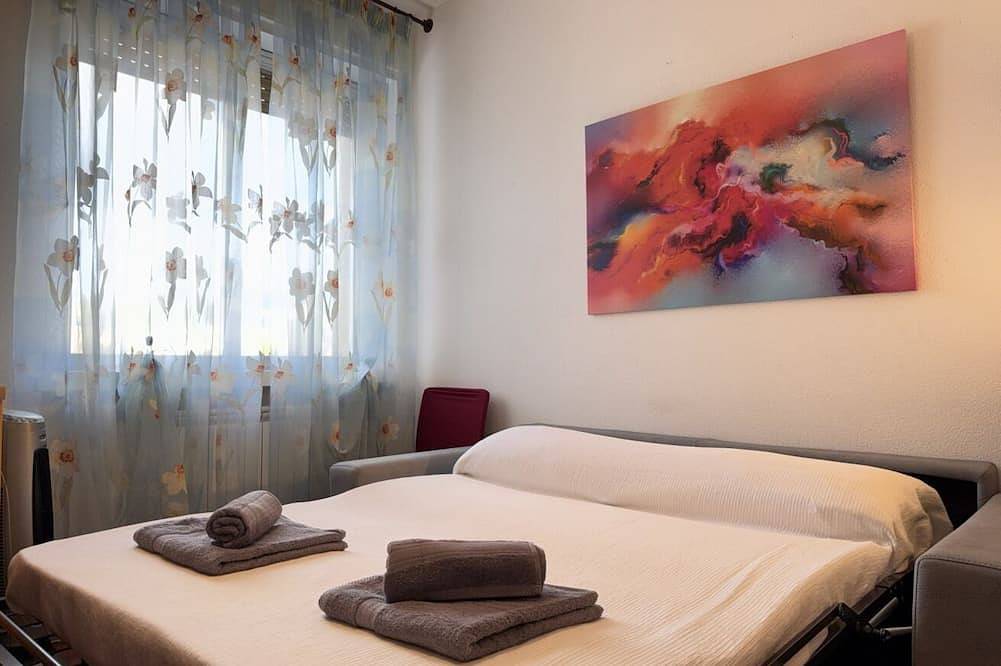 Entire apartment, 7 min. from the sea, close to the historic centre in San Bartolomeo al Mare (City), San Bartolomeo al Mare