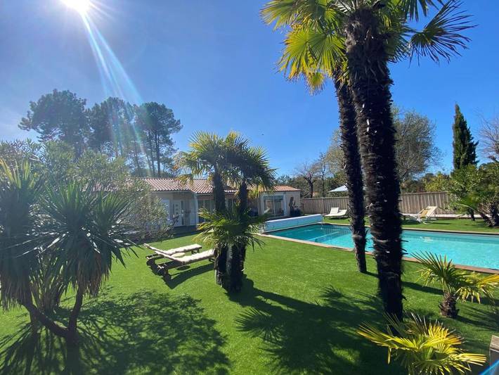 Location de vacances pour 2 personnes, avec Jacuzzi et Terrasse ainsi que Jardin et Piscine à Andernos-les-Bains