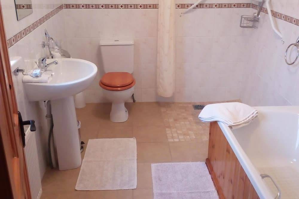 Cosy 3 Bedroom Cottage\nsleeps 6\nwheelchair accessible\nlarge Garden\nswing & Slide in County Wicklow