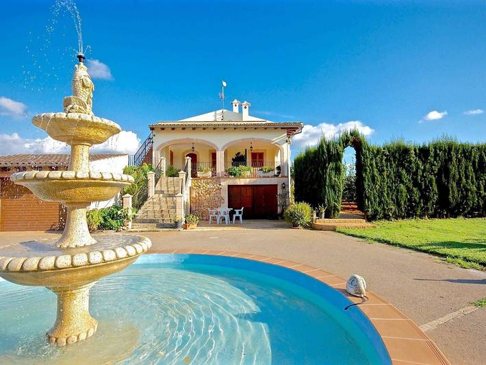 Ferienhaus für 7 Personen, mit Terrasse und Garten sowie Pool, kinderfreundlich in Ariany