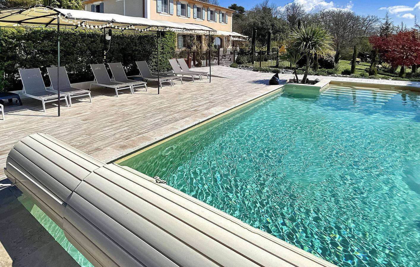 Modernes 300sft Apartment mit AC, Aussicht, Pool, & Parkplatz, 2km zu Murs in Murs, Regionaler Naturpark Luberon