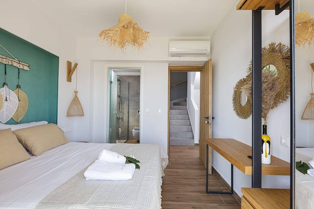 Villa Celestia - Private Infinity Pool & Superb Seaview, 500m from Beach in Skaleta, Rethymno en omgeving