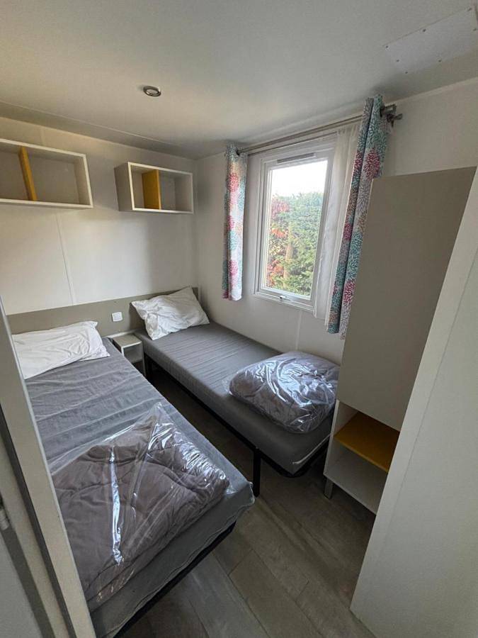 Camping pour 6 personnes, avec terrasse ainsi que jardin et piscine dans le Luberon - 4