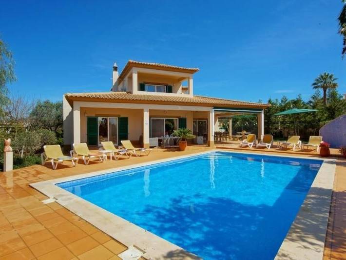 Ferienhaus für 6 Personen, mit Balkon und Terrasse sowie Garten in Estômbar